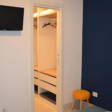 Open Space Centralissimo Fronte Porto * 네뚜노